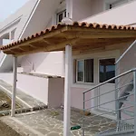 σπίτι στο βουνό αλλά μια ανάσα από τη θάλασσα *