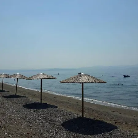 σπίτι στο βουνό αλλά μια ανάσα από τη θάλασσα Сasa de vacaciones