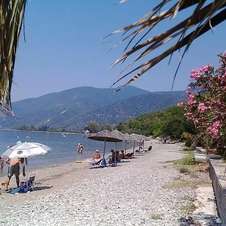 σπίτι στο βουνό αλλά μια ανάσα από τη θάλασσα Holiday home Paleochori