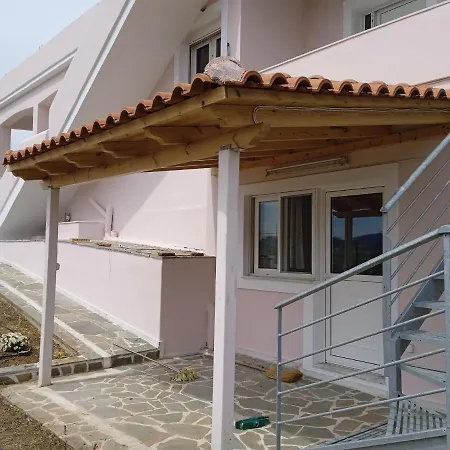 σπίτι στο βουνό αλλά μια ανάσα από τη θάλασσα *