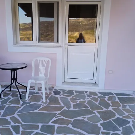 σπίτι στο βουνό αλλά μια ανάσα από τη θάλασσα Hébergement de vacances *