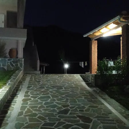 σπίτι στο βουνό αλλά μια ανάσα από τη θάλασσα Holiday home Paleochori