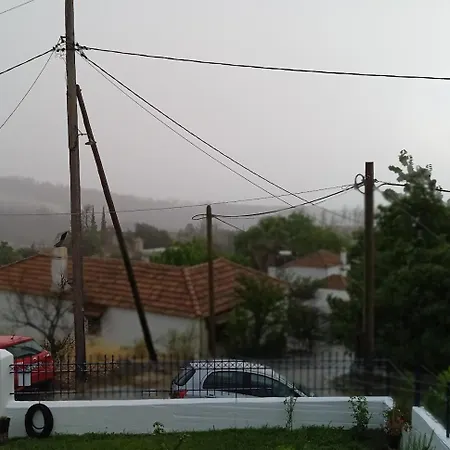 σπίτι στο βουνό αλλά μια ανάσα από τη θάλασσα *