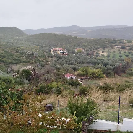 σπίτι στο βουνό αλλά μια ανάσα από τη θάλασσα *